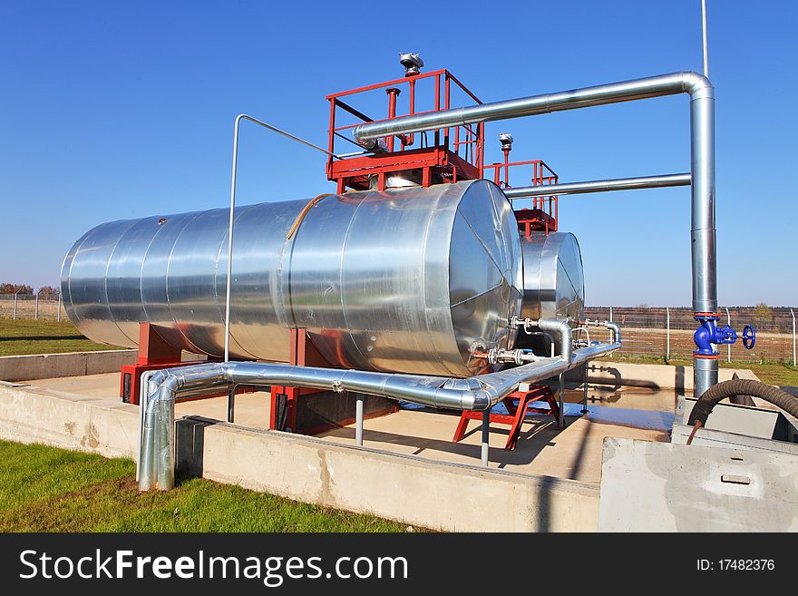 Fuel storage cistern - oil and gas industry