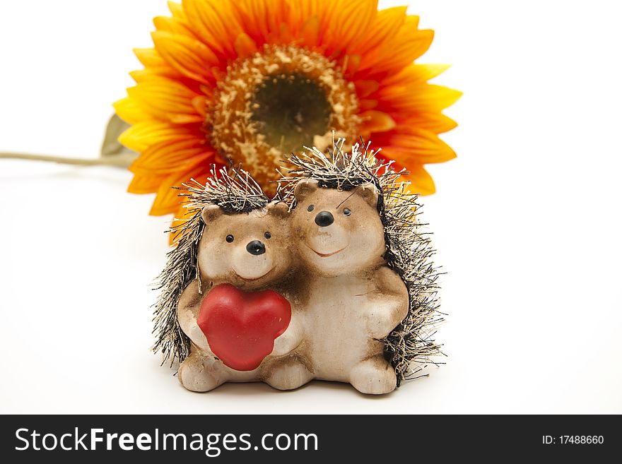 Hedgehog pair with heart in front of sunflower