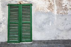 Old-fashioned Window With Green Closed Shutters Royalty Free Stock Images Old-fashioned Window With Green Closed Shutters Royalty Free Stock Images