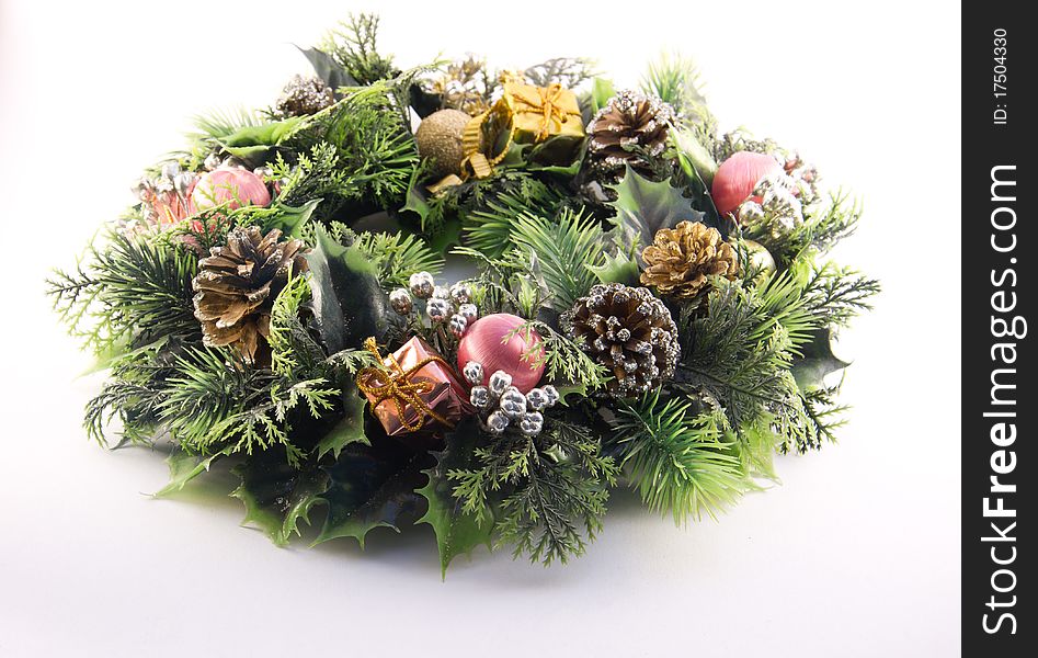 Indoor Green Christmas Garland With Cones