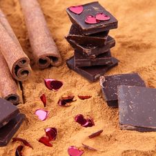 Chocolate, Cinnamon And Hearts Royalty Free Stock Images Chocolate, Cinnamon And Hearts Royalty Free Stock Images