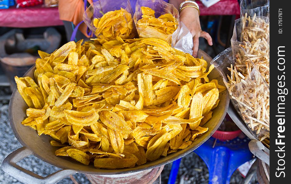 Packing banana chip in the market