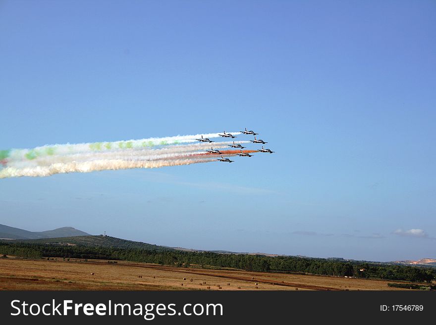 The Italian tricolor arrows are preparing for an air show