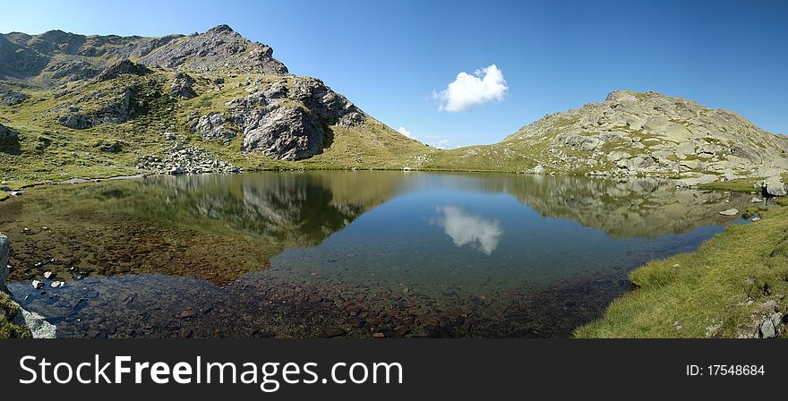 A very beautifull lake in a mountain. A very beautifull lake in a mountain