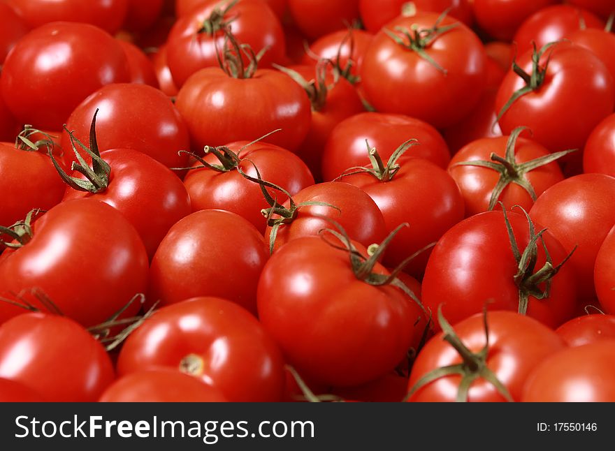 Fresh red tomatoes (shallow DOF)