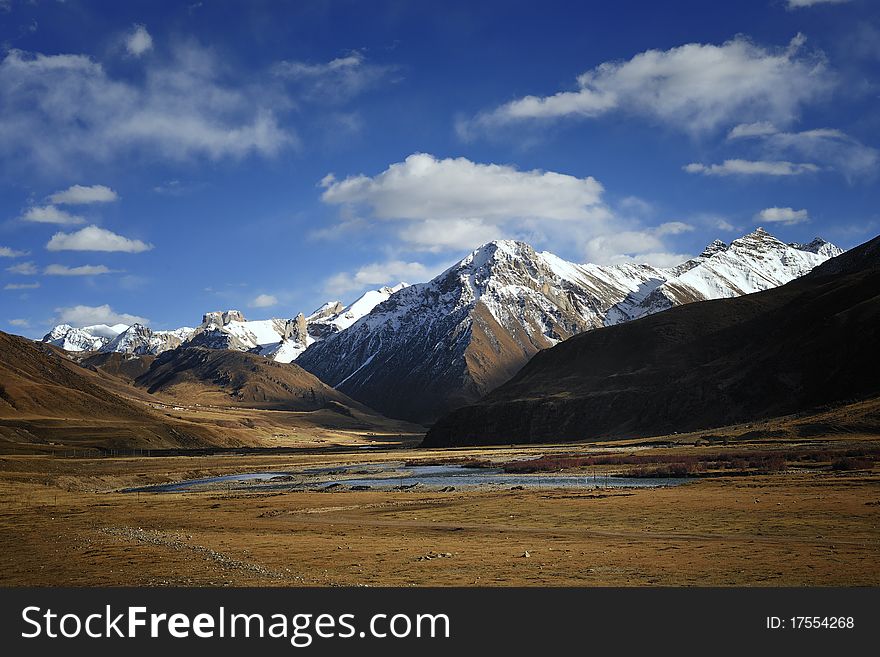 Snow-capped mountains on the Qinghai-Tibet Plateau. Snow-capped mountains on the Qinghai-Tibet Plateau.