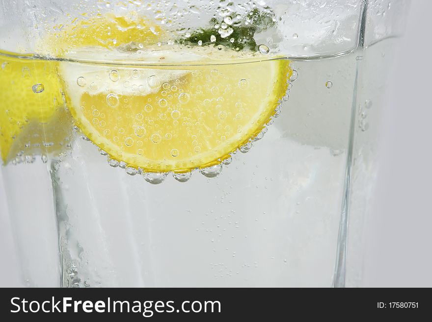Fizzy lemonade soda with lime.