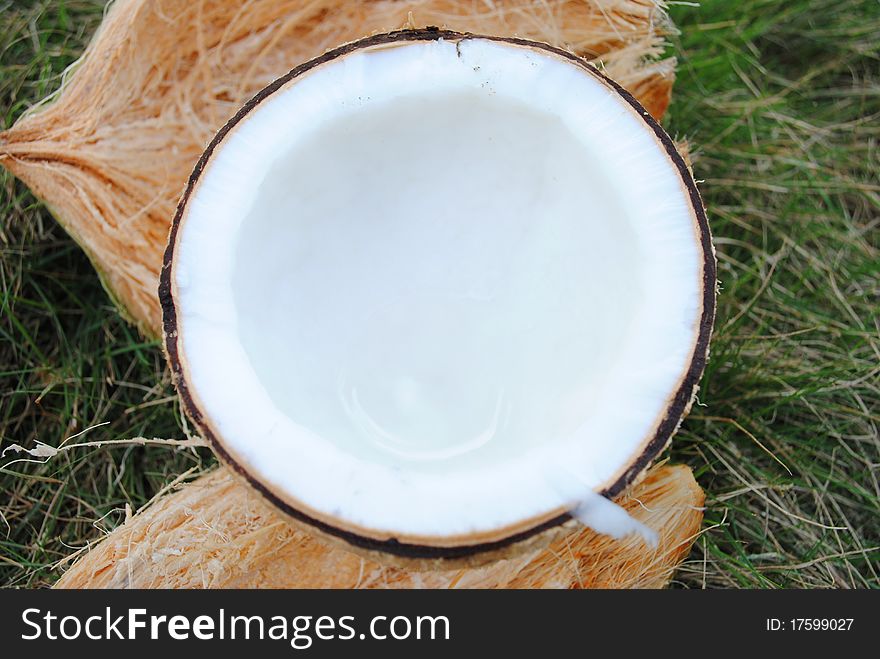 How to peel and scrape the coconut. How to peel and scrape the coconut