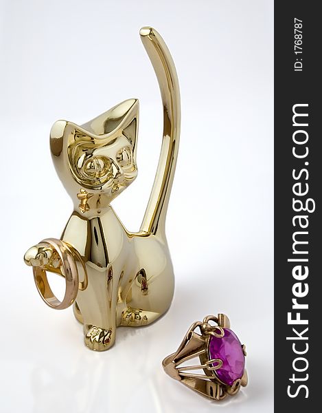 Figurine in an image of a cat with gold ornaments