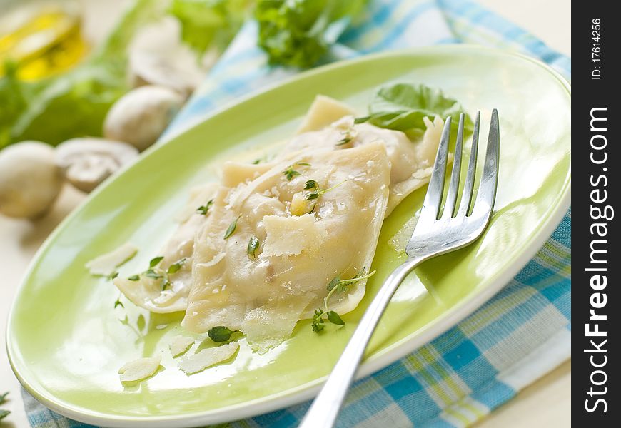 Ravioli with tomato and cream sauce