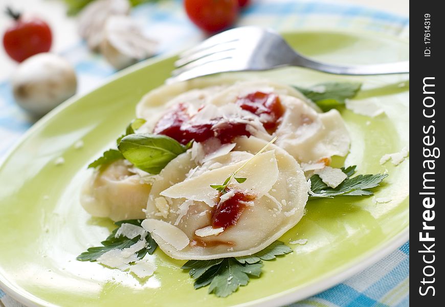 Ravioli with olive oil and cheese sauce