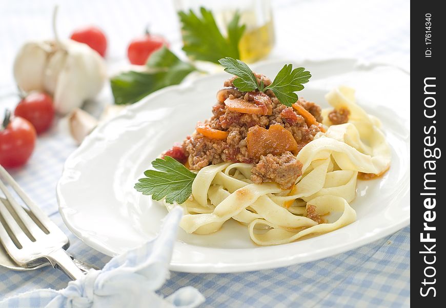 Pasta with meat sauce and parsley