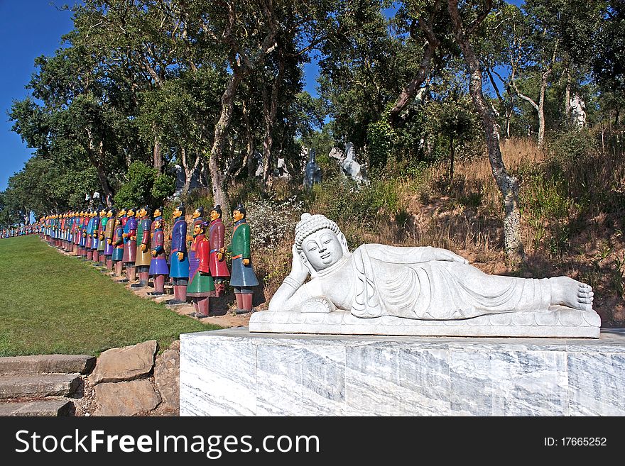 Buddha and two rows of Terracotta warriors