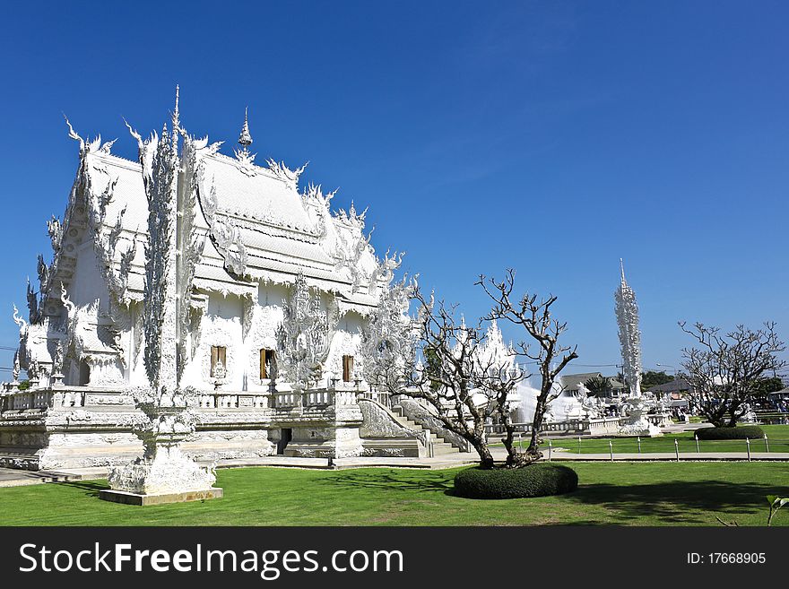 The white church of Roin Khun temple, very famous place in Chieng Rai, Nort of Thailand. The white church of Roin Khun temple, very famous place in Chieng Rai, Nort of Thailand.