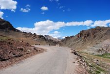 Road To A Himalayan Peak Royalty Free Stock Photos