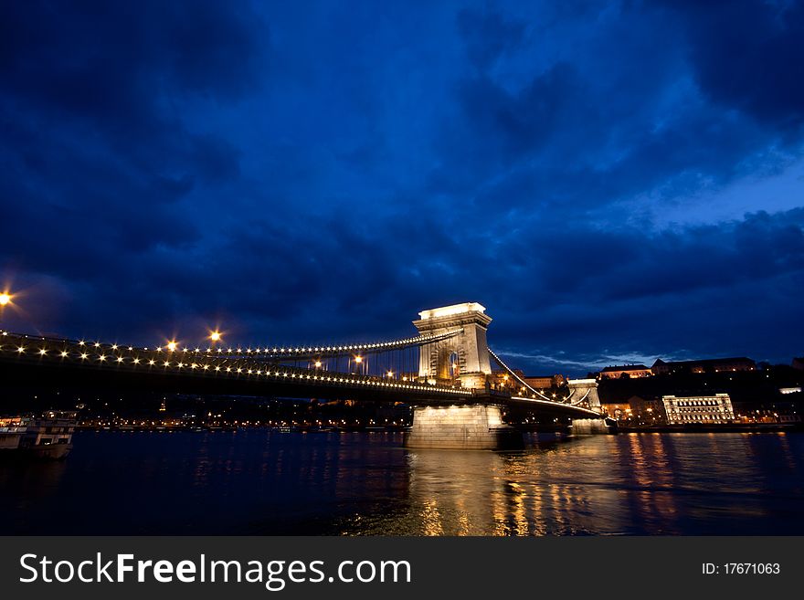 Budapest by night / Chain Bridge with traffic
