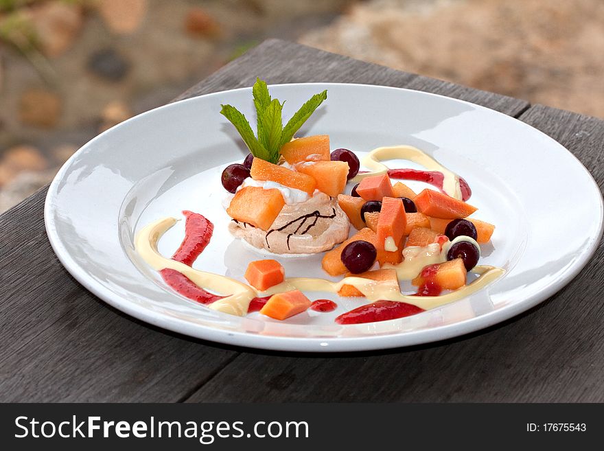 Fruit pavlova dessert