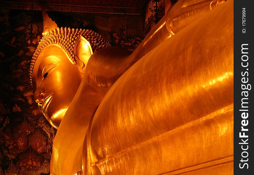 Phra Buddhasaiyas, the reclining Buddha at Wat Pho