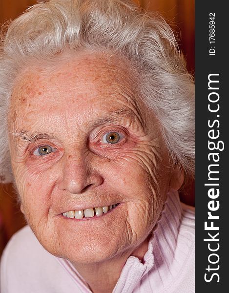 Portrait of a senior woman, picture taken in the interior.