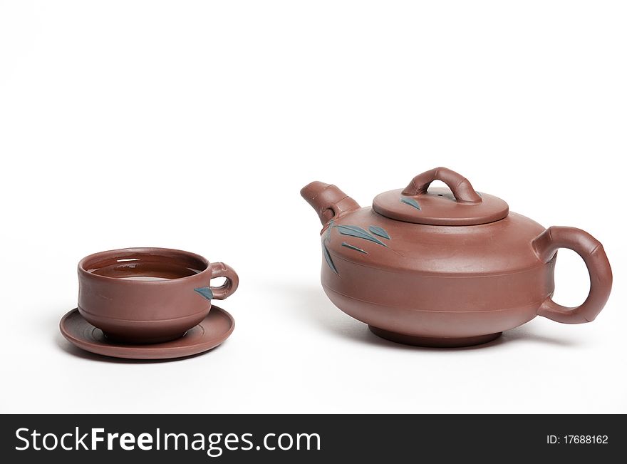 Clay tea pot: kettle and cut with green tea