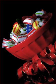 Red Bowl Of Traditional Hard Christmas Candy Royalty Free Stock Images Red Bowl Of Traditional Hard Christmas Candy Royalty Free Stock Images