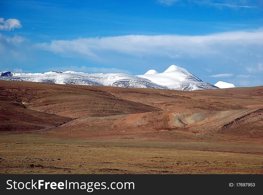 It is the ice mountains along the journey to Tibet, China. It is the ice mountains along the journey to Tibet, China.