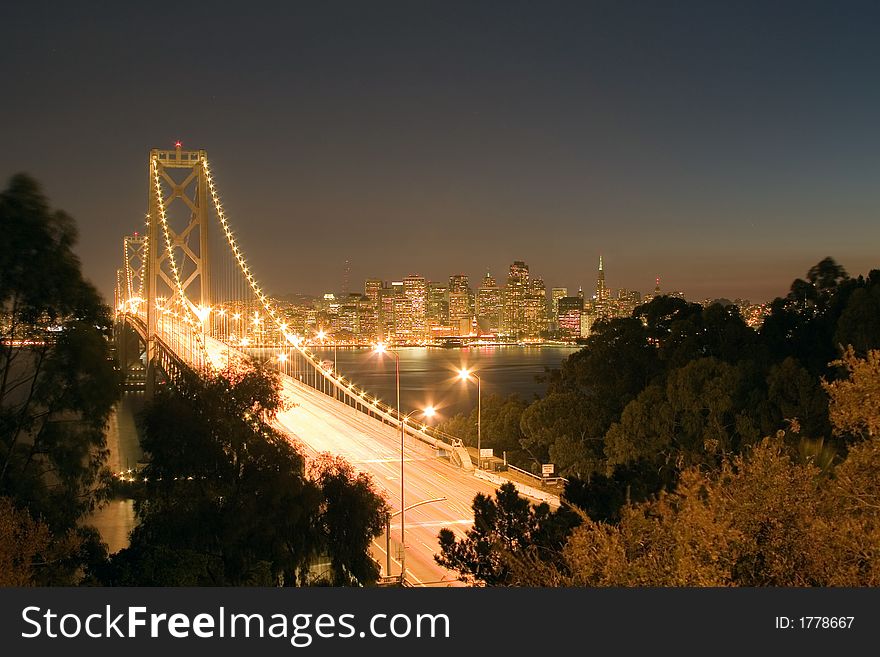 Golden Gate Bridge at night