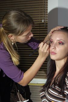 Professional Visagiste Applying Makeup Royalty Free Stock Photography Professional Visagiste Applying Makeup Royalty Free Stock Photography