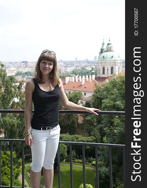 A young girl in shorts and t-shirt against the backdrop of the city