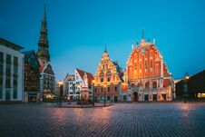 Riga, Latvia. Scenic Town Hall Square With St. Peter`s Church, Schwabe House, House Of Blackheads. Popular Showplace Stock Photography