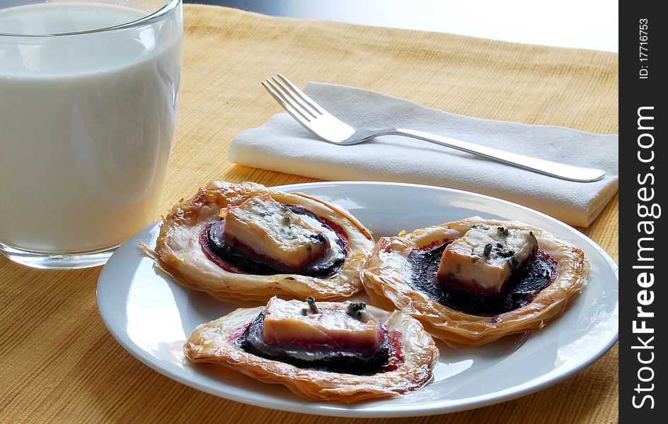 Puff pastry with beet and blue cheese and a glass of milk