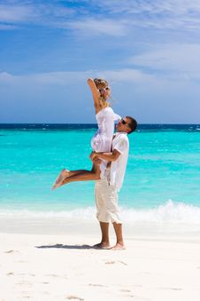 Happy Young Couple On A Beach Royalty Free Stock Photos
