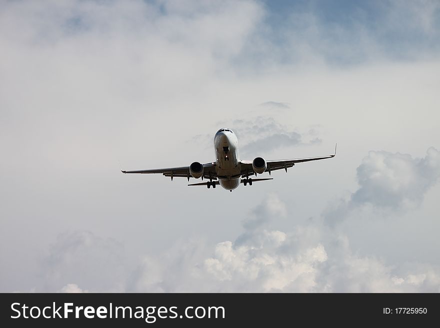 Aircraft approaches the landing strip. Aircraft approaches the landing strip