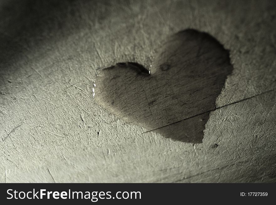Watter heart on old wood