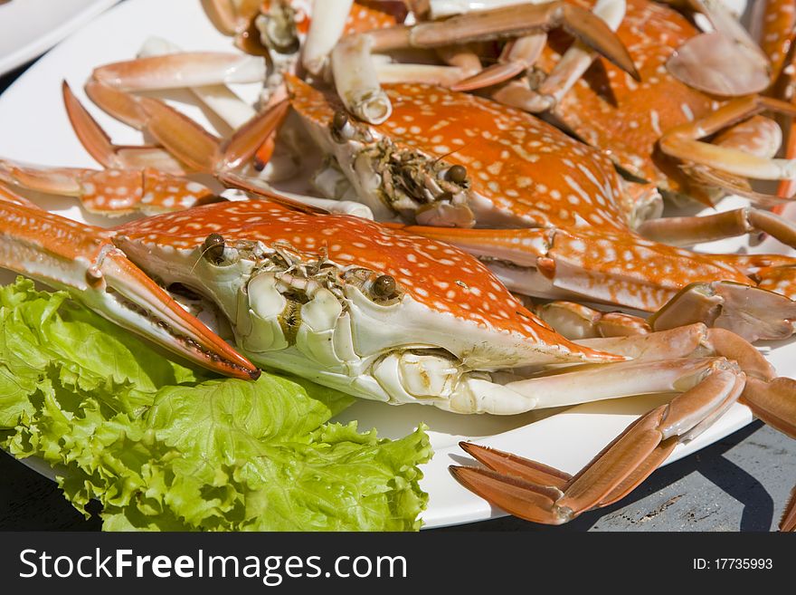 Cooked crabs in a white plate