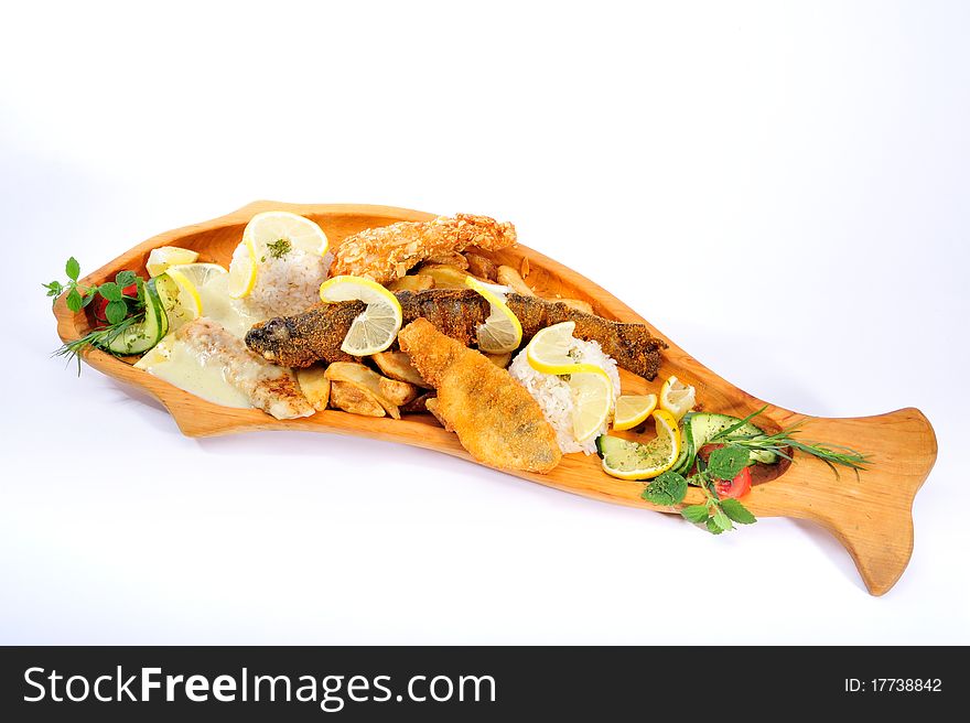 Fish shape platter with fried fishes