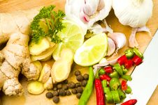 Garlic, Ginger, Chillies, Limes And Allspice Royalty Free Stock Images Garlic, Ginger, Chillies, Limes And Allspice Royalty Free Stock Images