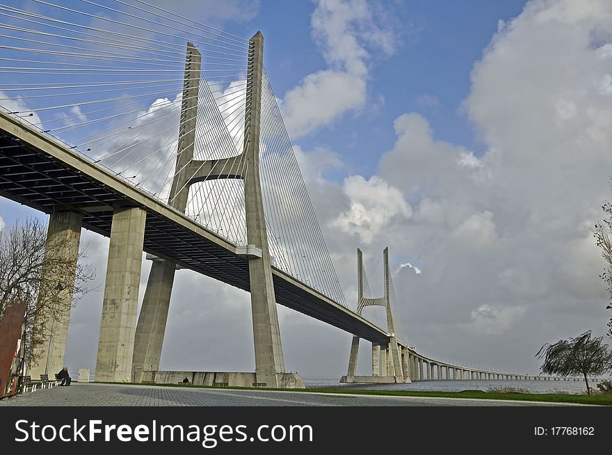 The new highway over the river Tagus in Lisbon, was commissioned in April 1, 1998 g - to 500-th anniversary of explorer Vasco da Gama sea route from Europe to India. Bridge - one of several large-scale construction projects on the Iberian peninsula, made in commemorate the 500 th anniversary of the discovery of America. The total length of the bridge Vasco da Gama, 17 km. The new highway over the river Tagus in Lisbon, was commissioned in April 1, 1998 g - to 500-th anniversary of explorer Vasco da Gama sea route from Europe to India. Bridge - one of several large-scale construction projects on the Iberian peninsula, made in commemorate the 500 th anniversary of the discovery of America. The total length of the bridge Vasco da Gama, 17 km