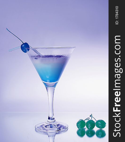 Cold blue drink with candied fruits