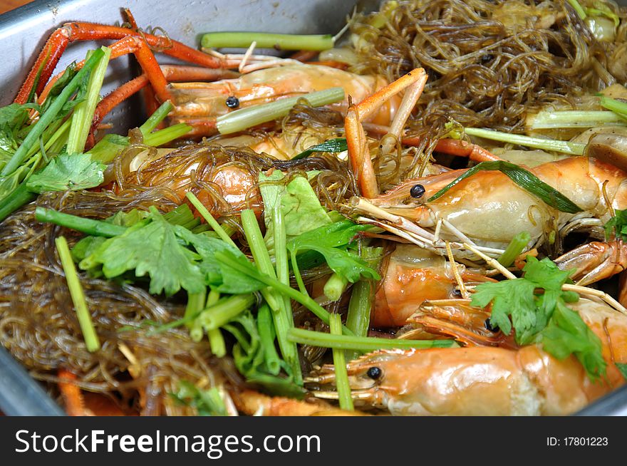 Prawn Steam With Vermicelli In The Tray