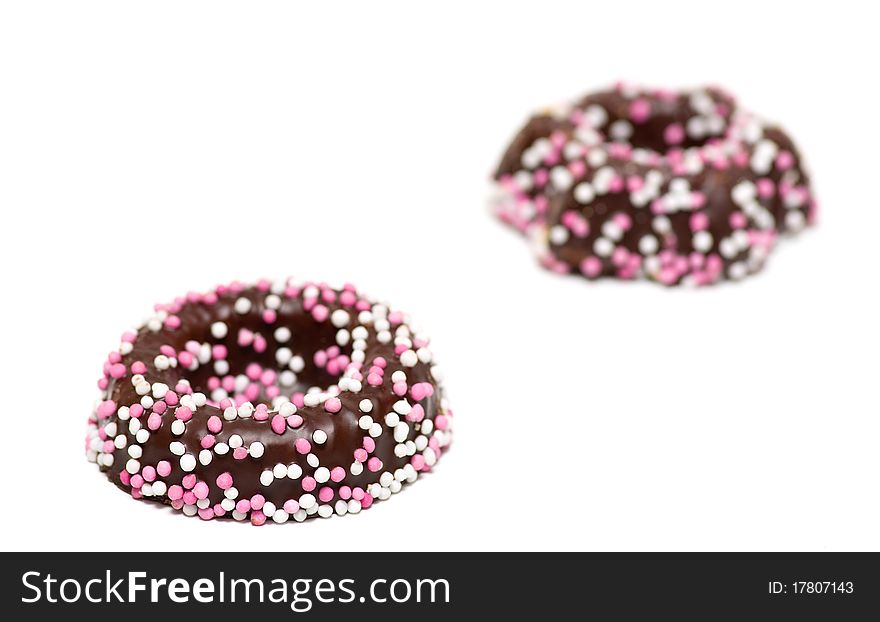 Fresh donuts on a white background ÐŸÑ€Ð¾ÑÐ»ÑƒÑˆÐ°Ñ‚ÑŒ