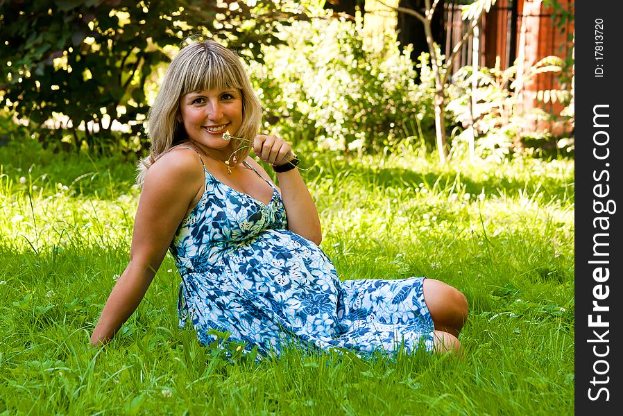 The young beauty pregnant woman in the park