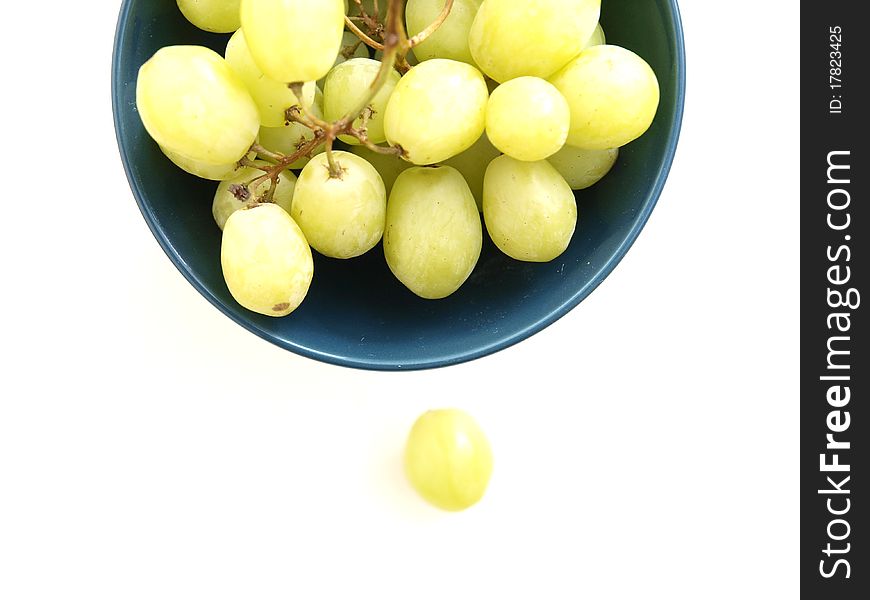Green table grapes in a bowl