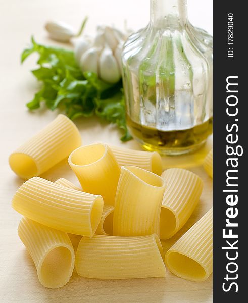 Composition of pasta,olive oil and garlic
