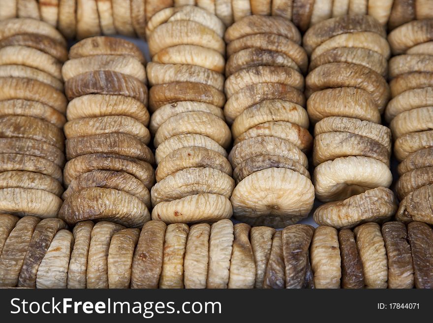 Figs for sale on market stall