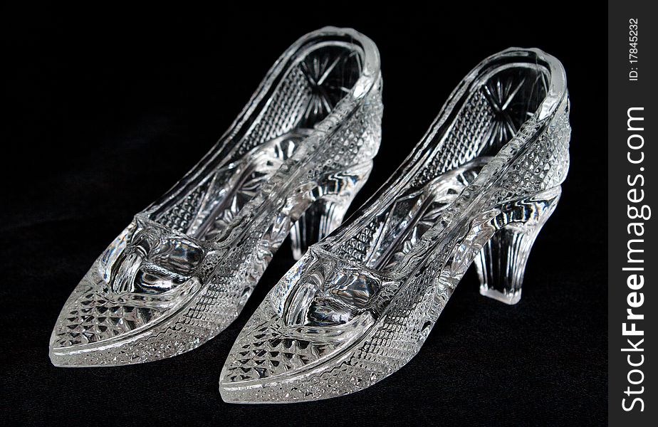 The pair crystal shoes in the black backround