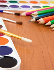 Painters Palette With Brush And Pencils Royalty Free Stock Image