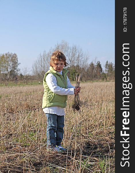 Little girl stand on the field