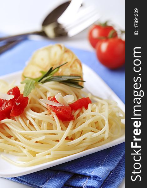 Spaghetti, peeled tomato and baked garlic - detail. Spaghetti, peeled tomato and baked garlic - detail