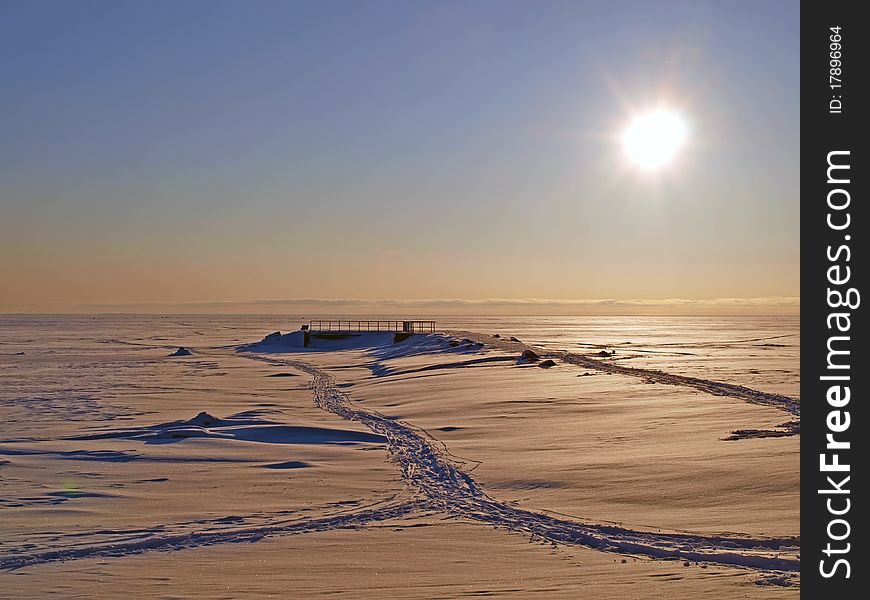 Lake, snow and sun